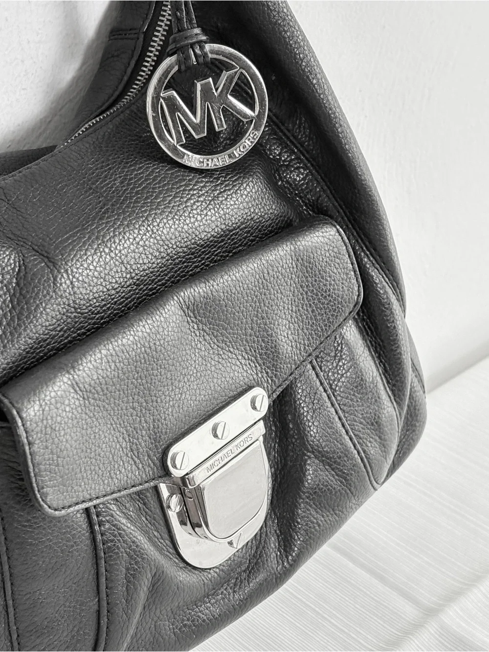 MICHAEL KORS Fulton Pebbled Leather Hobo Shoulder Bag Purse Minimalist Neutral